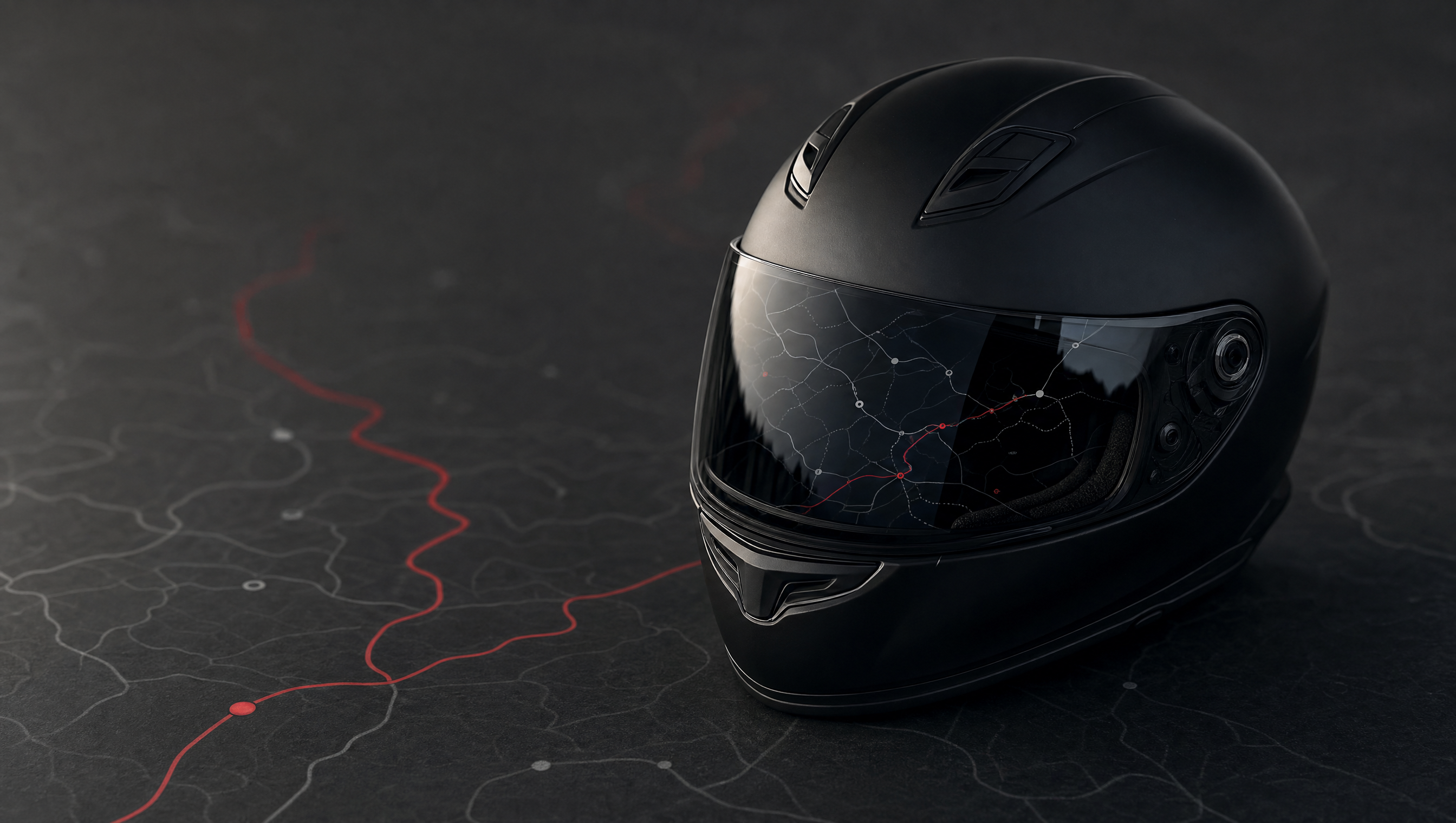 Een matzwarte motorhelm op een donkere kaart met een rode routelijn