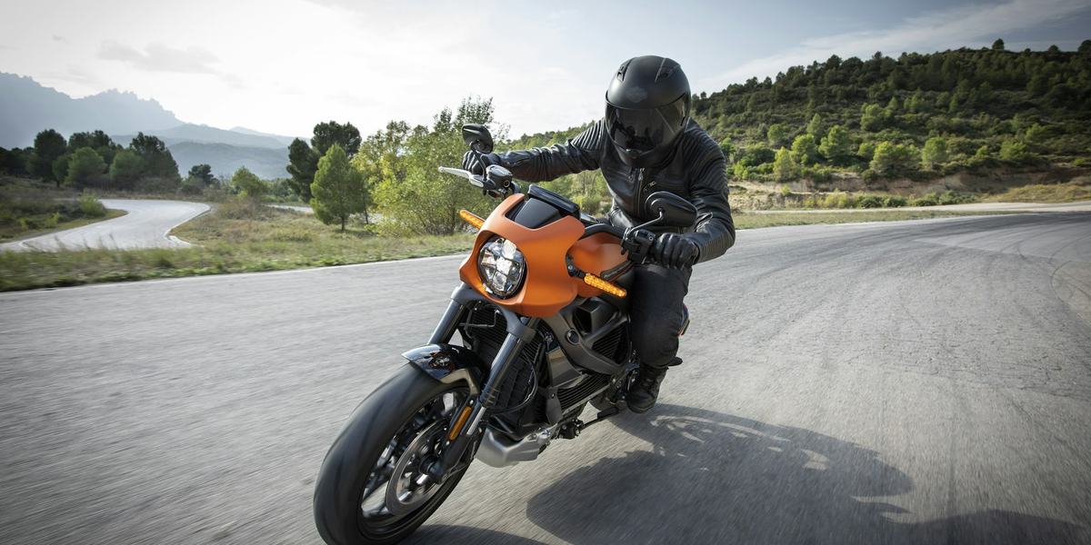 The Electric Motorcycle Revolution in 2026: Are Motorcyclists Ready for the Switch?