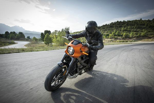 The Electric Motorcycle Revolution in 2026: Are Motorcyclists Ready for the Switch?