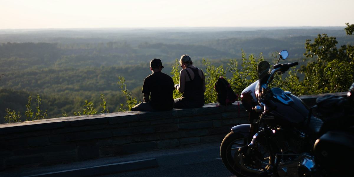 Riding Mountain Passes Safely: Technique, Braking, Hairpins and Dealing with Traffic