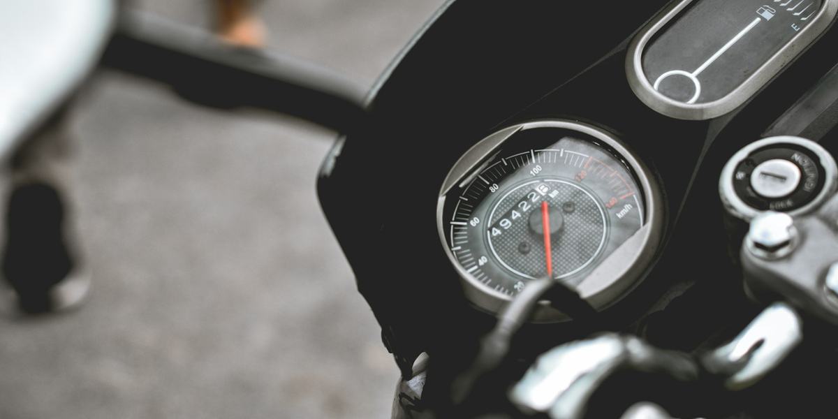 Why Many Motorcyclists Experience Pain: Riding Position, Wind Pressure, Neck and Wrists, and Simple Fixes