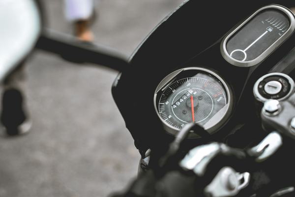 Why Many Motorcyclists Experience Pain: Riding Position, Wind Pressure, Neck and Wrists, and Simple Fixes