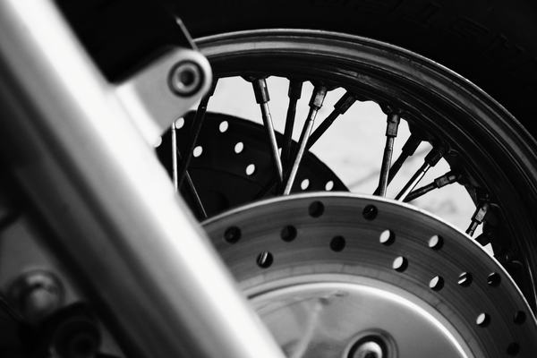The Ultimate Guide to Motorcycle Braking Technique: Control, Confidence, and Emergency Stops in Any Situation