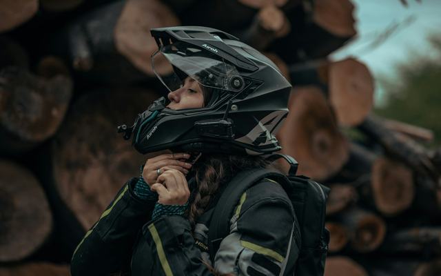 Cardo vs Sena in 2026: wat is beter voor groepsritten, mesh en geluidskwaliteit?