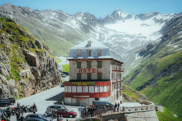 Motorcycle-Friendly Hotels in Europe: How to Find the Best Overnight Stay for Secure Parking, Comfort and Great Routes