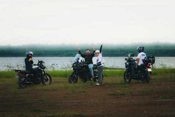 Solo Motorcycling vs Riding Together: What Suits You and Why